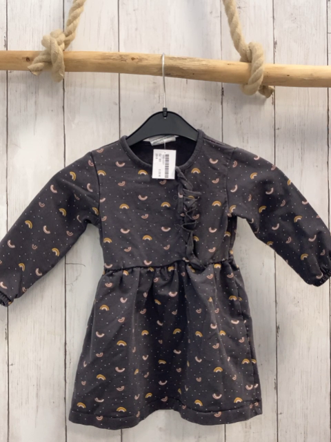   Kleid  Gr. 80  grau bunte Bögen weiße Punkte Rüschen 