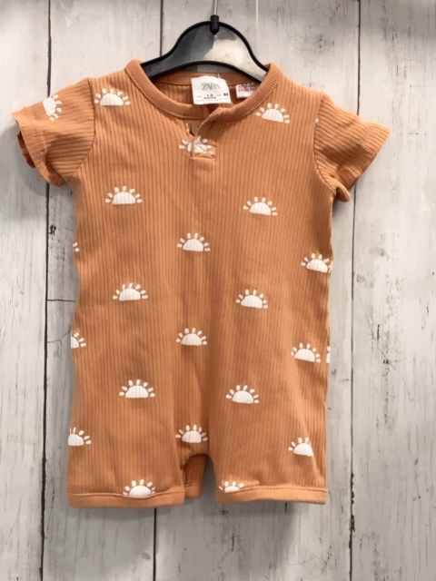 Zara  Playsuit Gr. 62  orange Rippen weiße Sonnen 