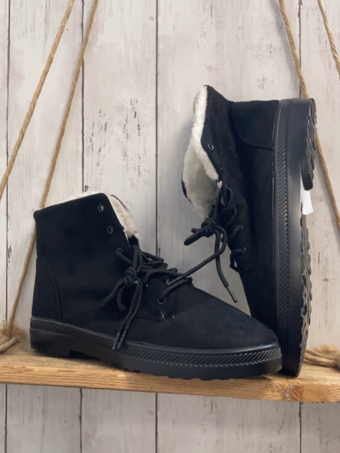 neu  Boots  Gr. 42  schwarz weißes Plüschfutter 
