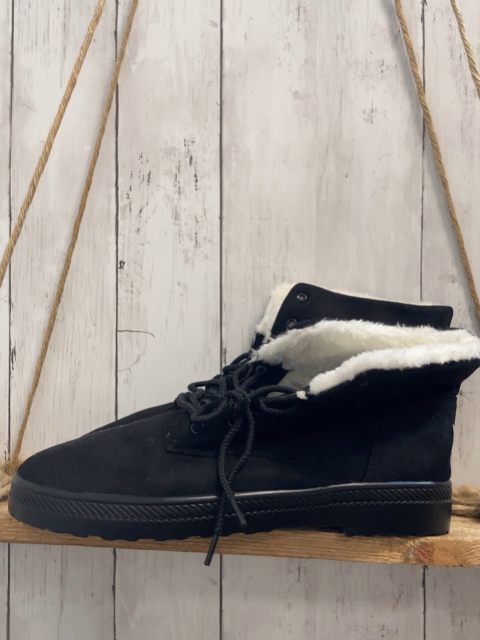 neu  Boots  Gr. 42  schwarz weißes Plüschfutter 