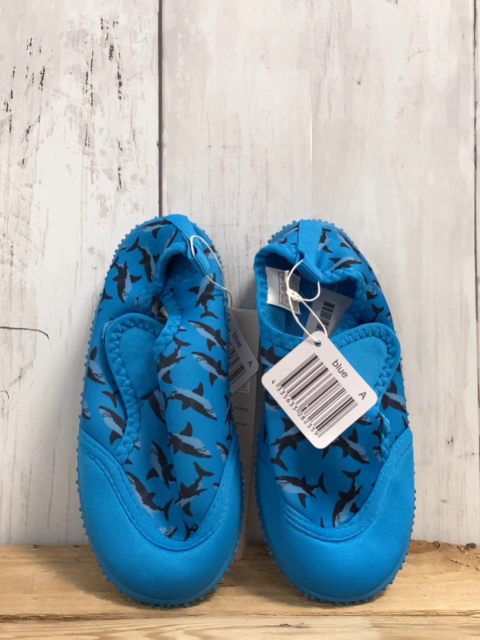 neu  Badeschuhe  Gr. 27  hellblau Haie 