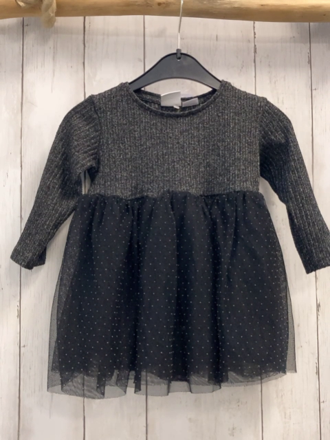 Zara  Kleid  Gr. 86  grau hellgrau meliertes Oberteil schwarzer Tüllrock mit grauen Punkten 