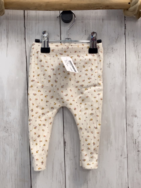 zara Leggings Gr. 68  beige Blumen Lochmuster