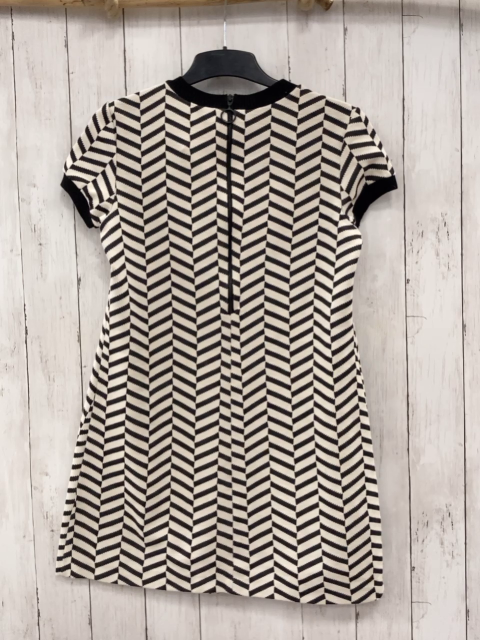 Zara  Kleid Gr. M schwarz weiße Zackenstreifen 