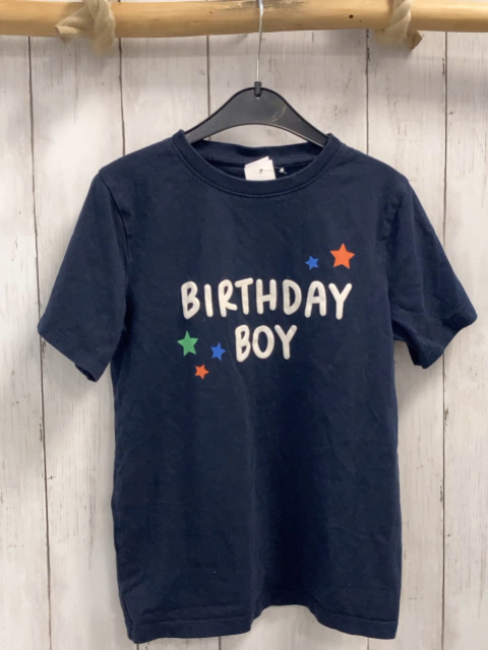   T-Shirt  Gr. 128  blau Schrift Sterne 