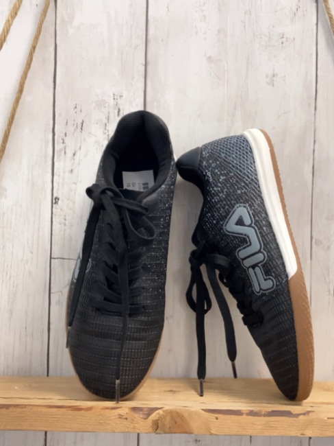 Fila  Schuhe  Gr. 35  schwarz graue Punkte + Schrift 