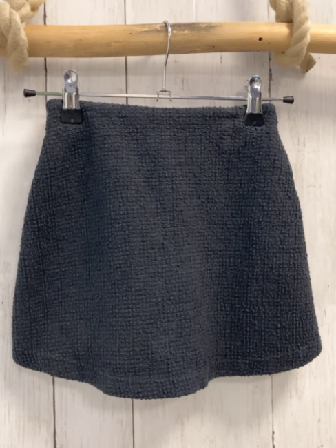 Zara  Rock Gr. 122  grau Struktur Gummizugbund 