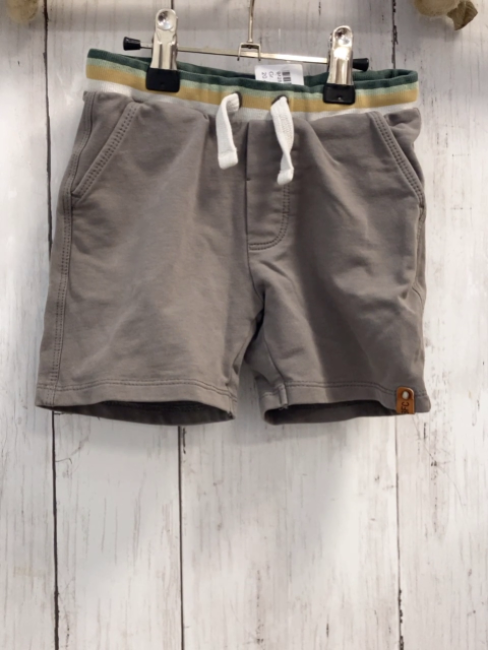Babyface  Shorts  Gr. 98  grau bunter Streifenbund mit weißer Kordel