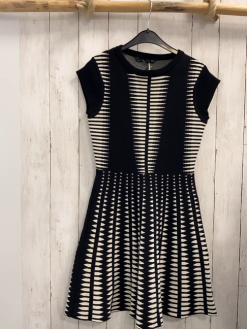 Zara  Kleid Gr. M schwarz + weißer Druck
