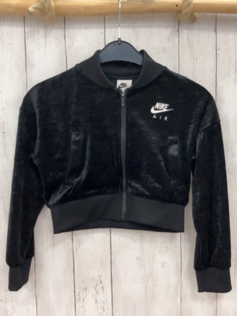 Nike Nickyjacke Gr. 134  schwarz kurz geschnitten