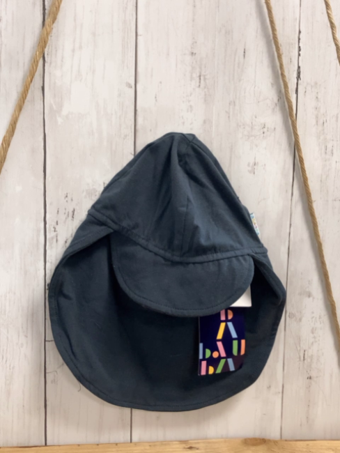 neu Babauba  Kappe  Gr. 98/104  grau mit Nackenschutz 