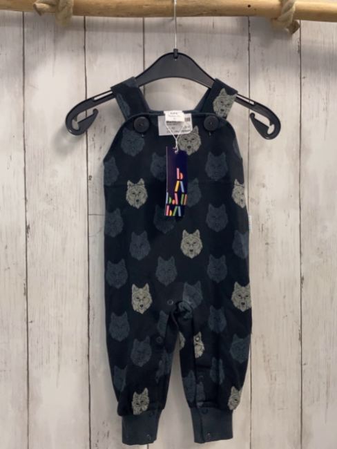 neu Babauba Latzhose Gr. 62  schwarz graue Wolfköpfe