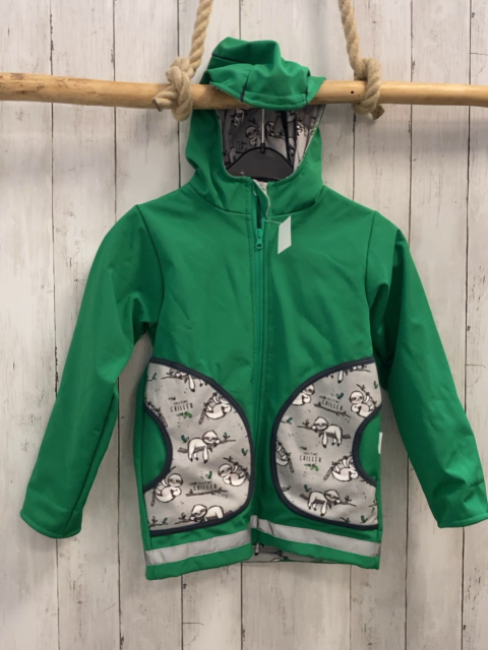neu Babauba Softshelljacke Gr. 128  grün graue Taschen Faultiere