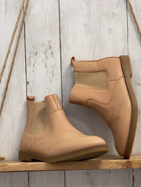 Happy Kids  Boots  Gr. 36  hellbraun Lochmuster seitlicher Gummibereich 