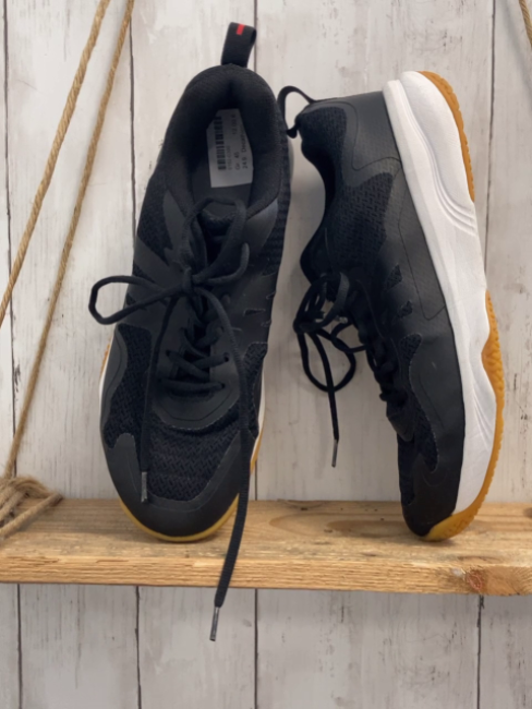Decathlon  Schuhe  Gr. 45  schwarz weiße Sole 