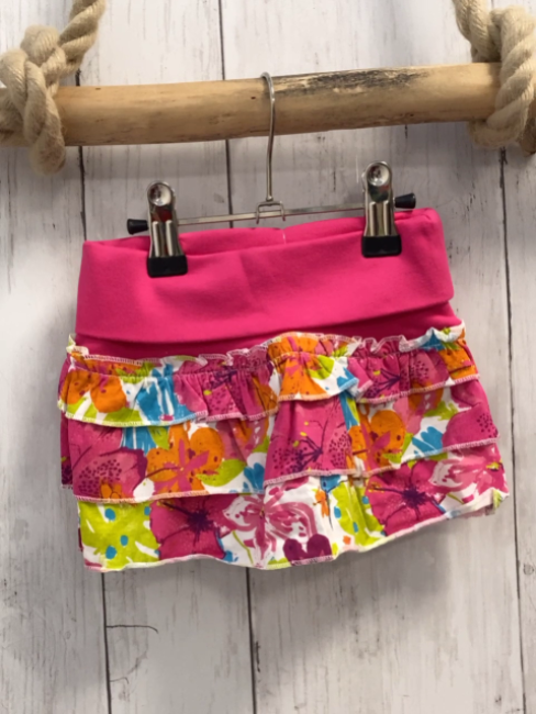 Blue seven neu Rock Gr. 62  weiß bunte Blumen pink Bund