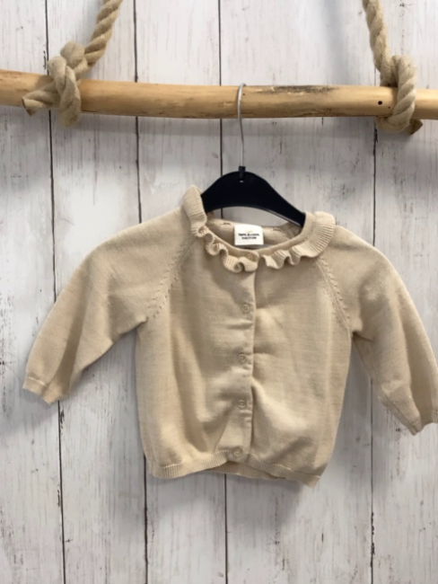 Tape à l´ oeil  Strickjacke  Gr. 68  beige goldene Glitzerpunkt Rüschen 