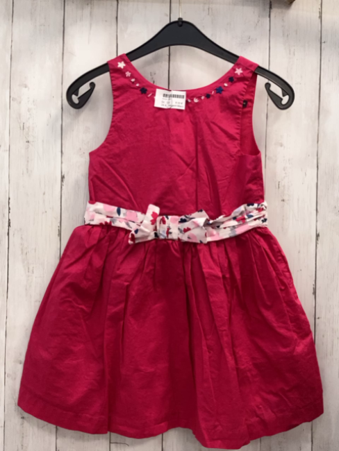 Sergent Major  Kleid  Gr. 122  rot bestickte blumen weißer Gürtel mit Blumen 