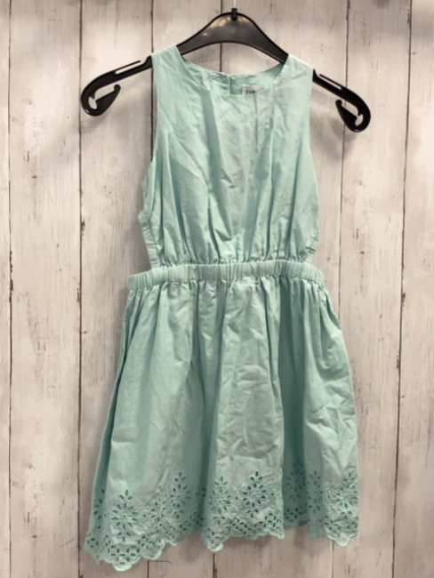 GAP Kleid  Gr. 128  mint Lochstickerei 