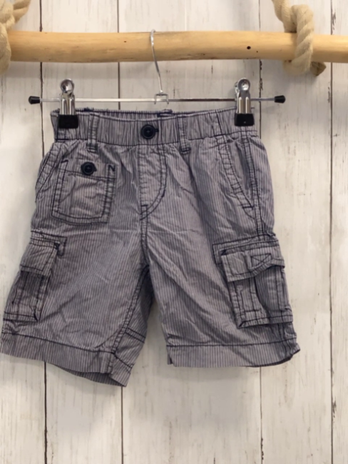GAP  Shorts  Gr. 92  grau weiße Streifen aufgesetzte Taschen 