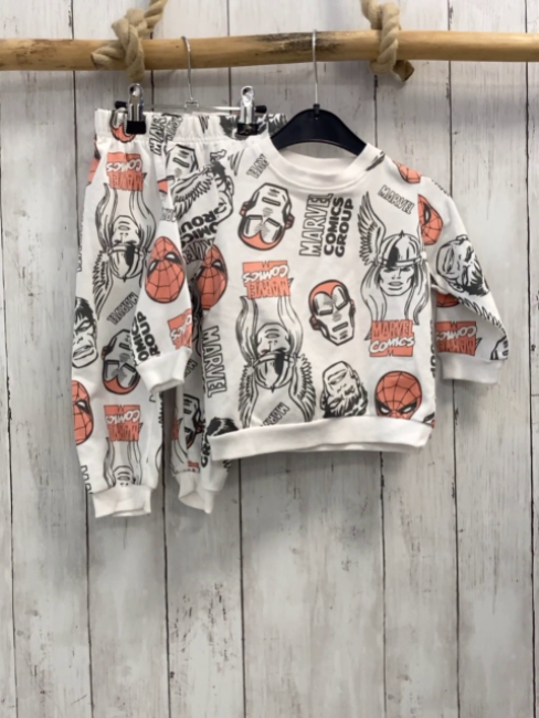 2tlg neu  Pullover + Jogginghose  Gr. 86  weiß Marvel Schrift + Figuren 
