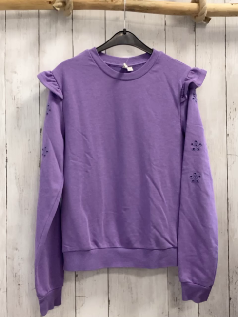 Pieces  Pullover  Gr. 158  lavendel Rüschen Lochstickerei 