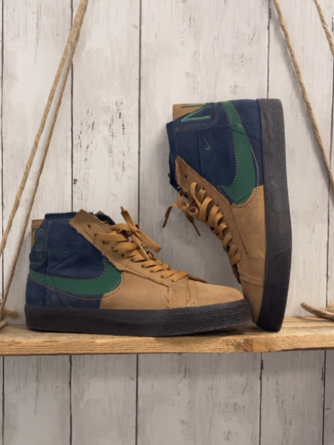 Nike Schuhe Gr. 42,5  braun blau grün