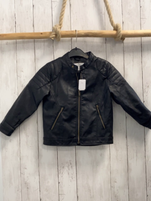 zara Jacke Gr. 110  schwarz
