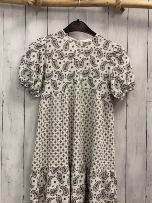 Zara  Kleid  Gr. 140  weiß schwarzer Druck Struktur 