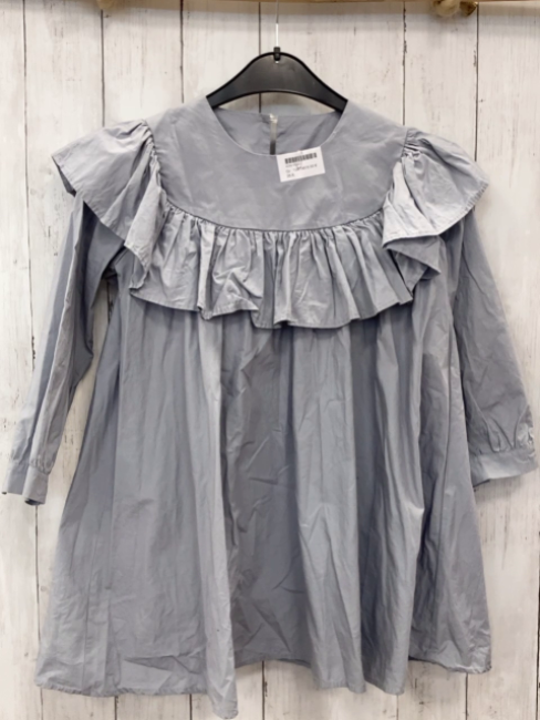   Kleid  Gr. 134/140  hellgrau Rüschen 