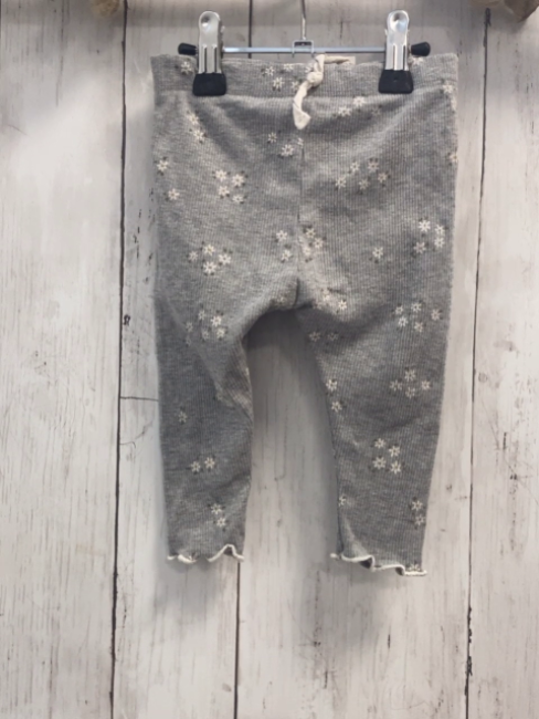 Zara  Leggings  Gr. 80  grau Rippen Blumen 