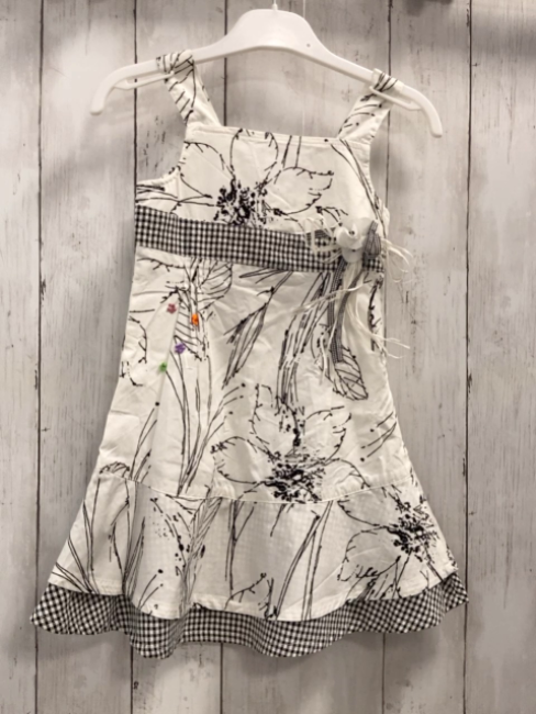 Ginkana  Kleid  Gr. 104  weiß schwarze Blätter + schwarz weiße kariert 