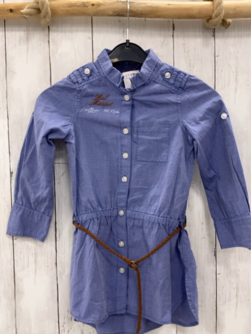   Kleid  Gr. 98  blau Schrift brauner Gürtel 