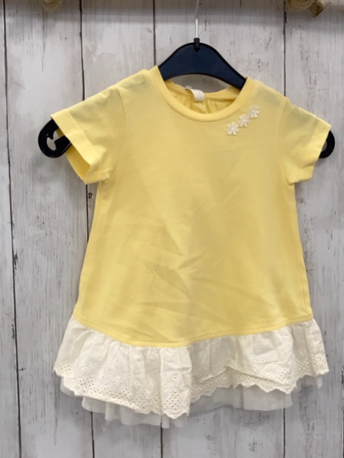   Kleid  Gr. 80  gelbes Oberteil weiß creme Rüschensaum mit Lochstickerei 