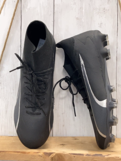 Puma  Fußballschuhe  Gr. 44  schwarz grau Stollen