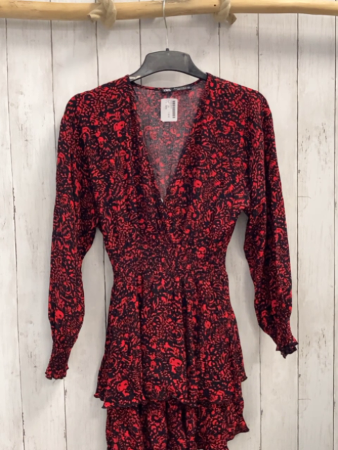 Zara  Kleid  Gr. 152  schwarz roter Druck Struktur 