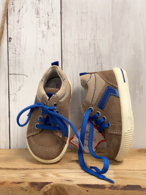 neu Superfit  Schuhe  Gr. 19  braun hellbraun blaue Striefen Nähte + Schnürsenkel 