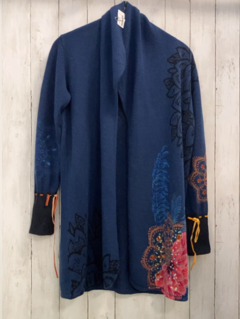 Desigual  Strickjacke  Gr. M blau Blumen mit Pailetten schwarzer Druck 
