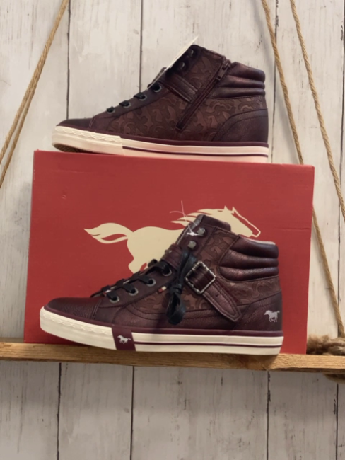 neu Mustang  Boots  Gr. 38  kastanienfarben Struktur Schnalle Nieten schwarze Schnürsenkel 