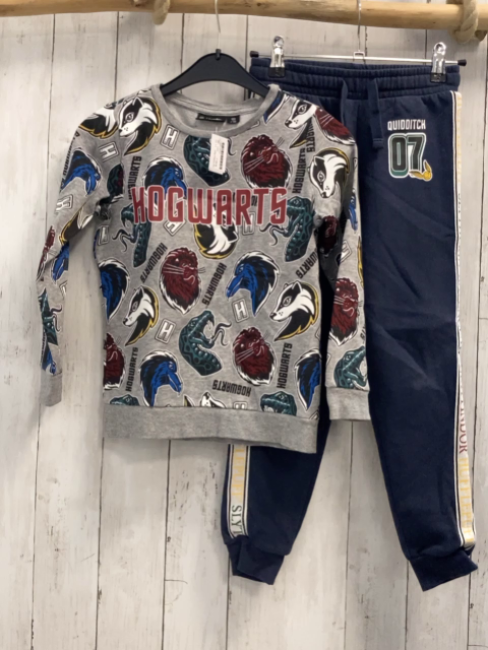 2tlg Harry Potter  Pullover + Jogginghose  Gr. 122  grau blau Wappentiere Hogwarts Schrift 