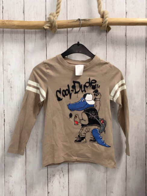   Langarmshirt  Gr. 122  beige Krododil Schrift weiße Streifen am Ärmel 