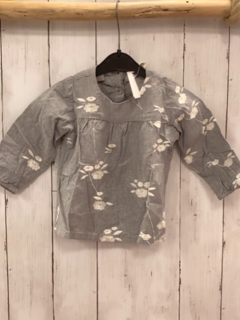 Alana  Bluse  Gr. 80  grau gestickte weiße Blumen 