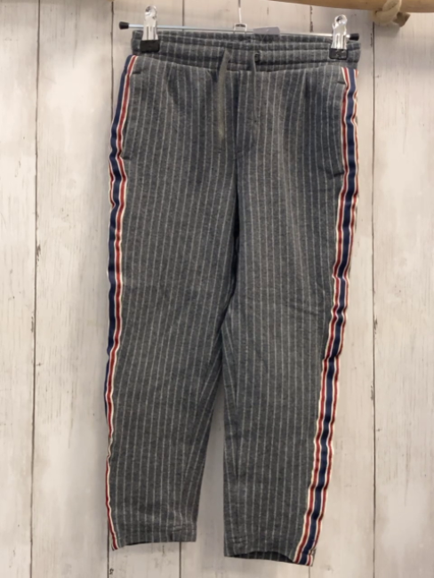   Hose  Gr. 116  grau hellgraue Streifen blau rot weiß gestreifter Seitenstreifen 