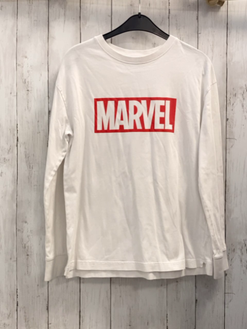H&M  Langarmshirt  Gr. 170  weiß rotes Rechteck mit weißer Schrift Marvel 