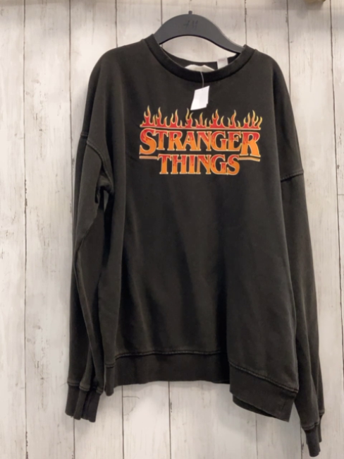 H&M  Pullover  Gr. 170  grau Schrift rot orange Schrift Stranger Things 