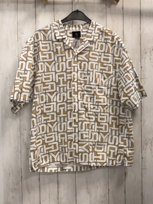 H&M  Sommerhemd  Gr. 180  beige weiße Buchstaben mit schwarzem Rand 