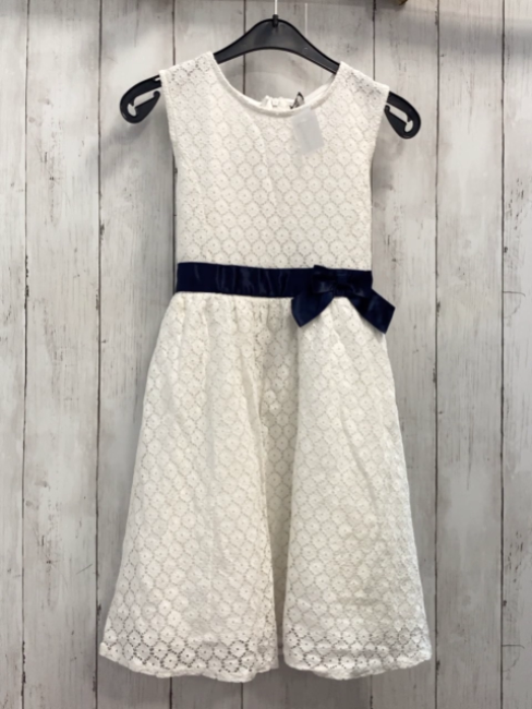   Kleid  Gr. 140  weiß zweilagig Blumenstickerei blaues Gürtelband mit Schleife 