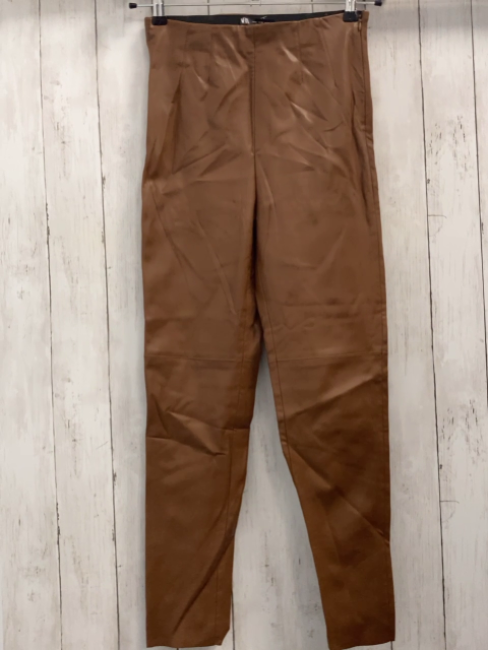 zara Hose Gr. M braun Kunstleder