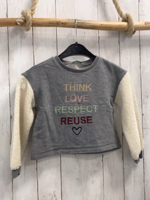 Benetton Pullover  Gr. 116  grau bunte Schrift beige Teddyärmel 