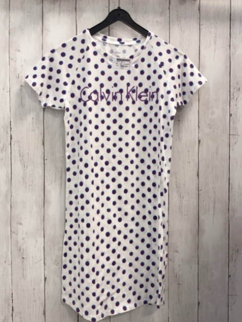 Calvin Klein  Kleid  Gr. 140  weiß lila Punkte + Schrift 